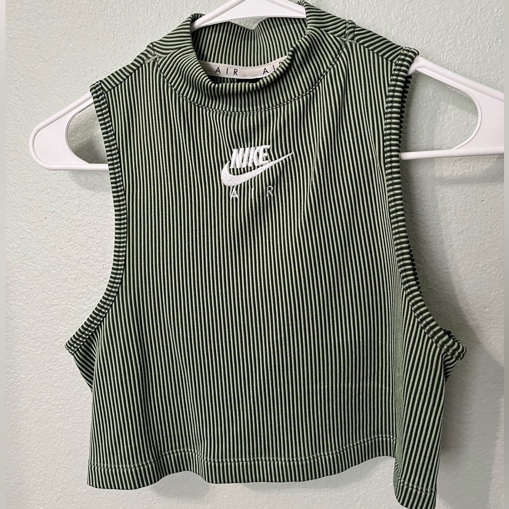 Cropped Stripped Nike Crop Top